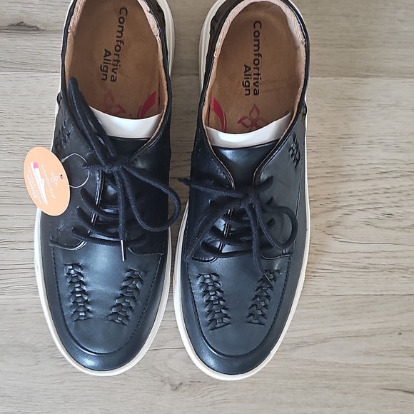 NIB Comfortiva Align Thayer Apron Toe Sneaker Black w White Sole. Size 8 & 8.5 - Picture 11 of 14